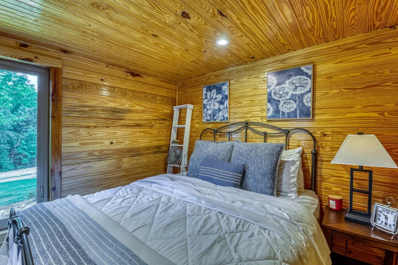 The Gemini-A Dreamy, Waterfront Tiny Cabin Rogersville Екстериор снимка