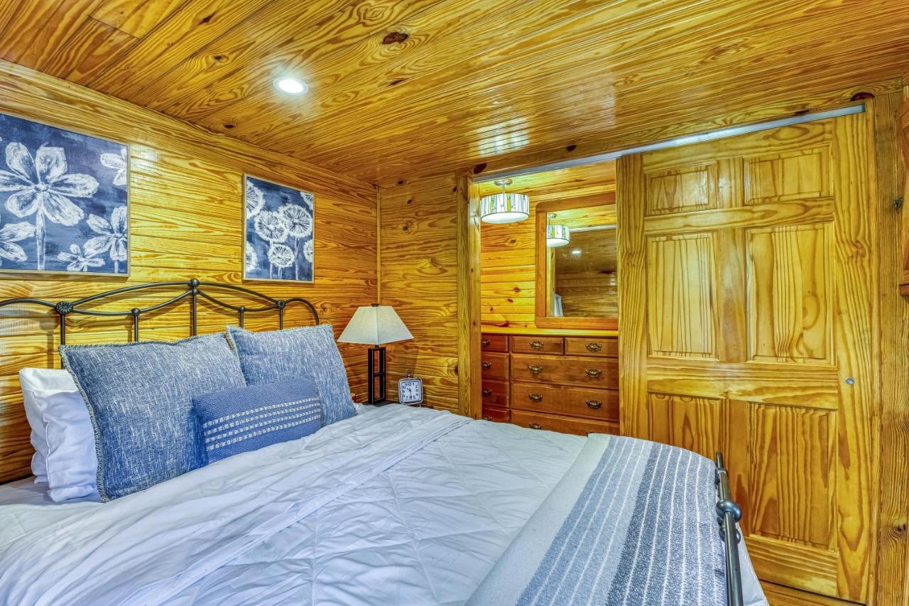 The Gemini-A Dreamy, Waterfront Tiny Cabin Rogersville Екстериор снимка