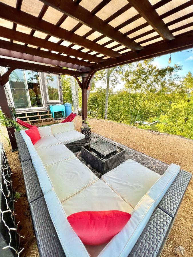 The Gemini-A Dreamy, Waterfront Tiny Cabin Rogersville Екстериор снимка