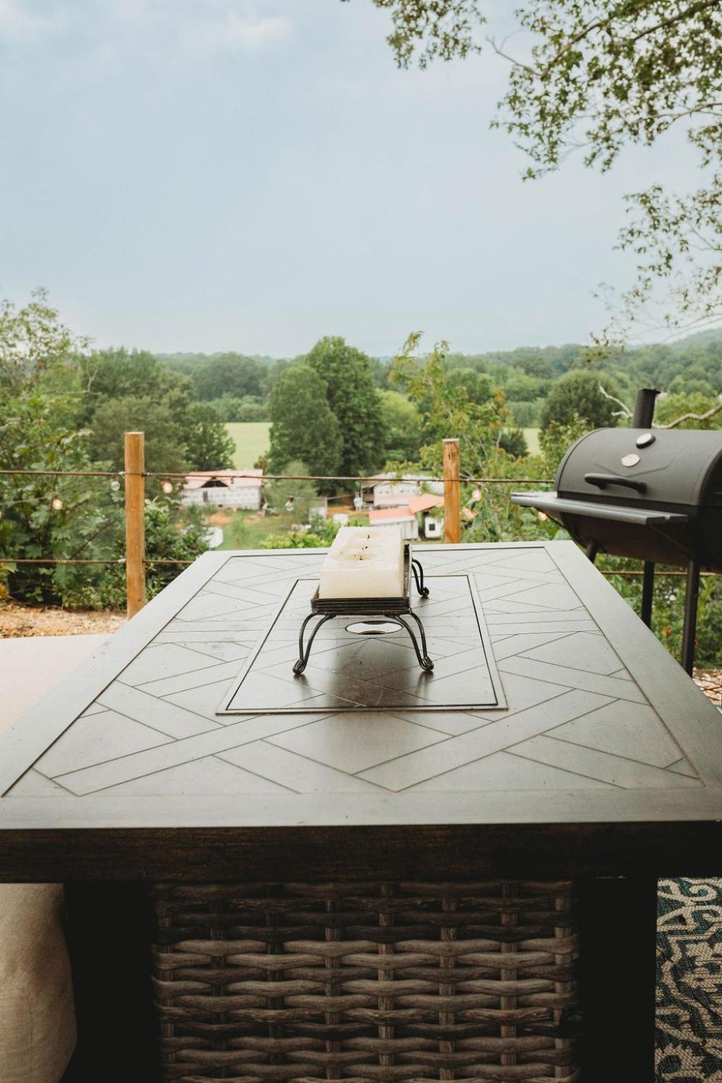 The Gemini-A Dreamy, Waterfront Tiny Cabin Rogersville Екстериор снимка